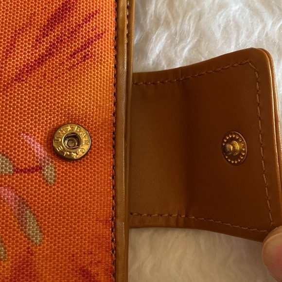 NWOT EXPRESS Tropical 🌴 Floral Wallet w/ lots of compartments! - Picture 9 of 12